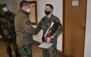 Poděkování načelníka štabu 151. žpr kpt. Komínkovi.
