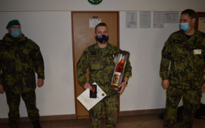 Dárkové balení od velení praporu.